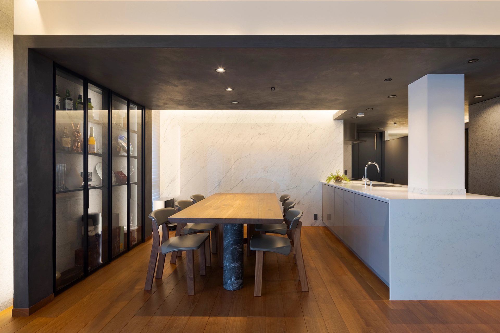 こだわりの素材を楽しむ家_内観